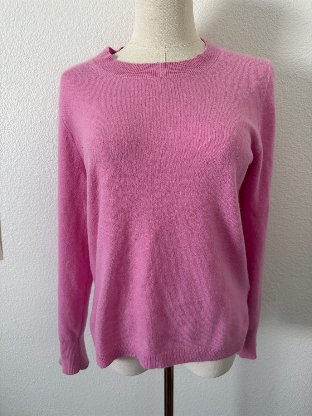 Cashmere Classic Crewneck Sweater in Pink Size Small